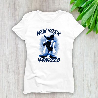 Daffy Duck X New York Yankees Team X MLB X Baseball Fans Lady T-Shirt Women Tee For Fans TLT2730