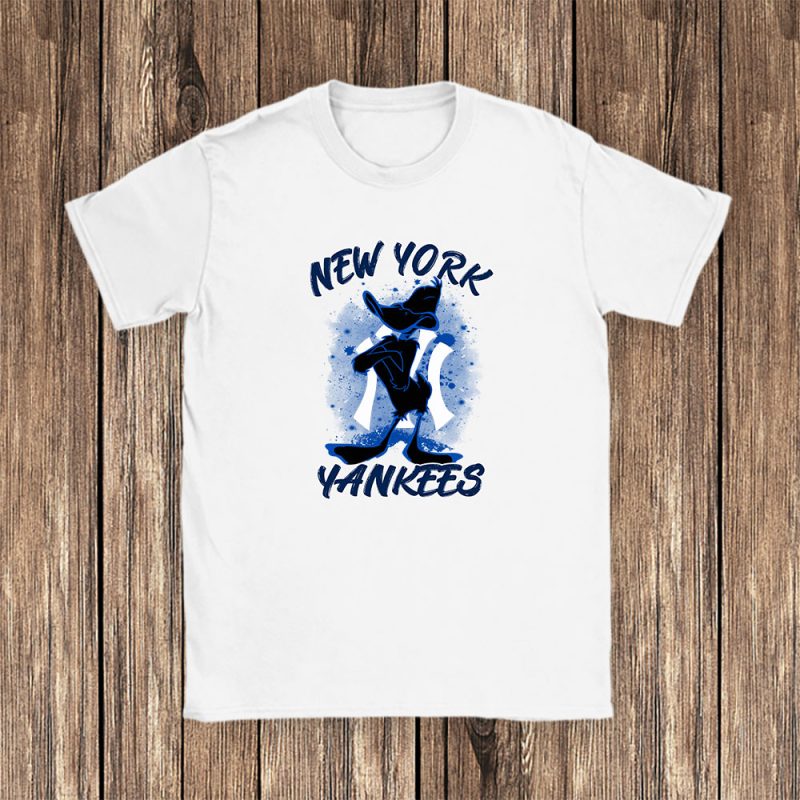 Daffy Duck X New York Yankees Team X MLB X Baseball Fans Unisex T-Shirt Cotton Tee TAT4291