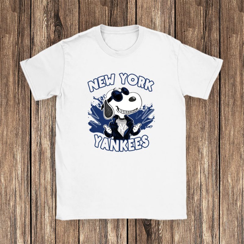 Snoopy X New York Yankees Team X MLB X Baseball Fans Unisex T-Shirt Cotton Tee TAT3286