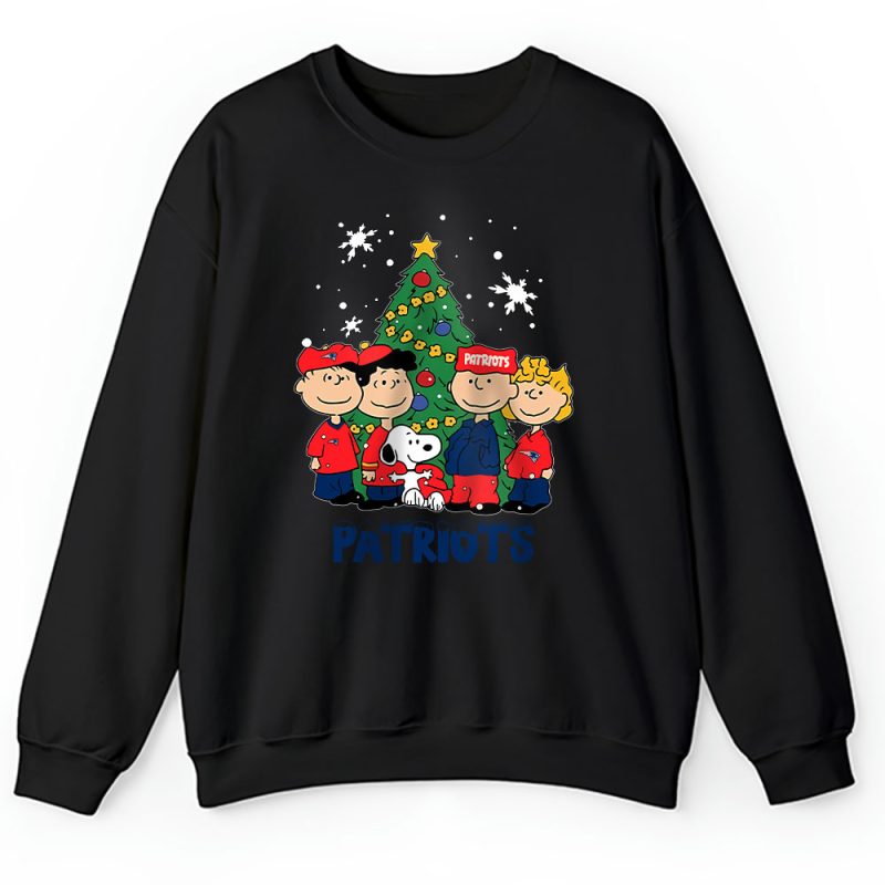 New England Patriots Merry Christmas NFL Gift For Fan Christmas Snoopy And Friends Unisex Sweatshirt TAH20926